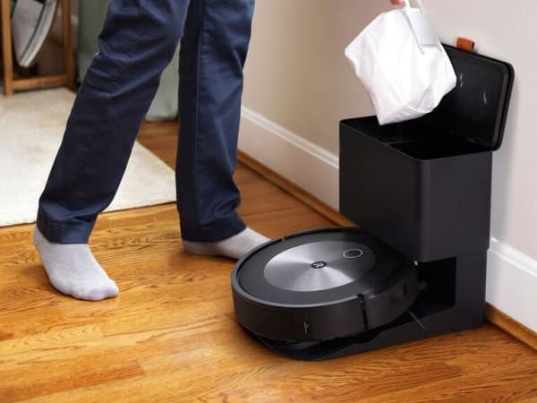 Roomba j7+ 4
