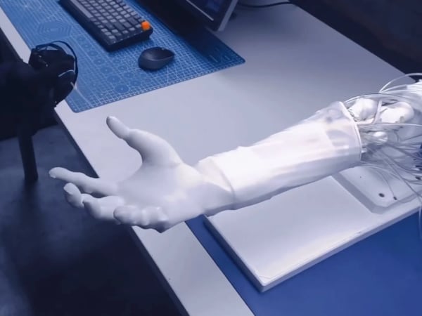 Clone Hand 3