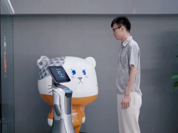 GreetingBot Nova 3