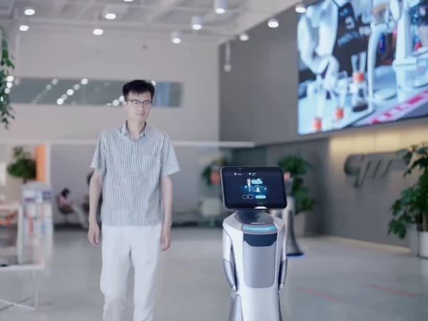 GreetingBot Nova 1