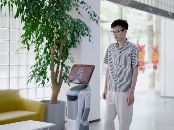 GreetingBot Nova 5