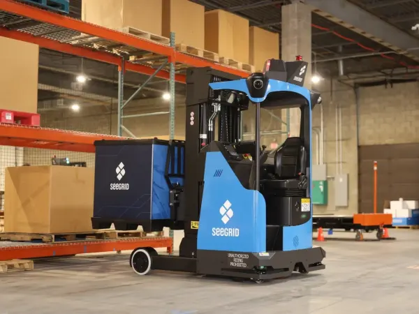 Tow Tractor S7 AMR 2
