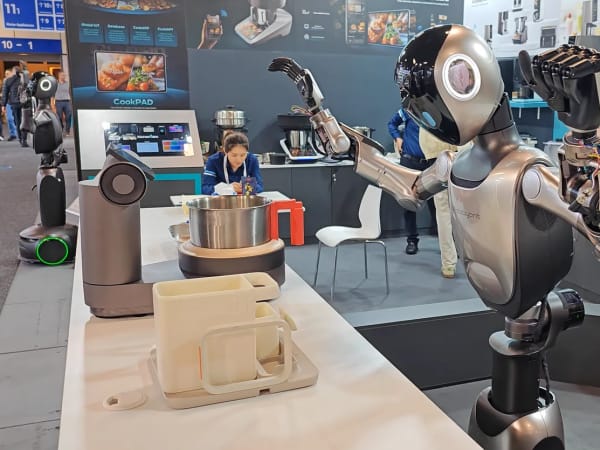 Robbyant R1 (Humanoid Robot Chef) 4