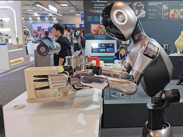 Robbyant R1 (Humanoid Robot Chef) 3