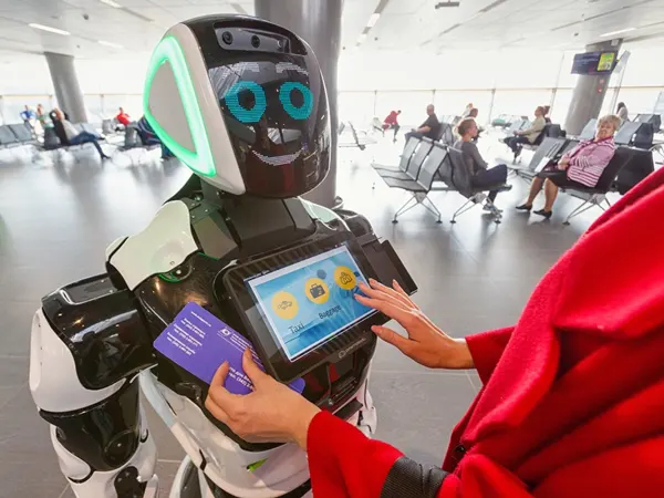 Promobot V.4 5
