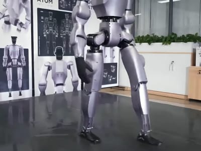 Atom 8
