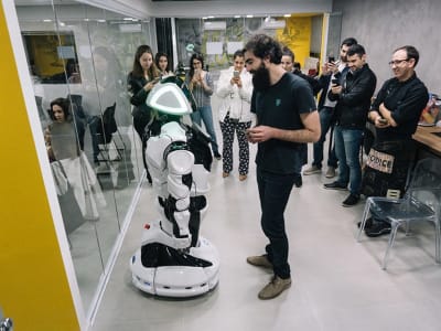 Promobot V.4 6