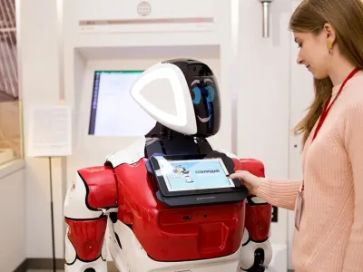 Promobot V.4 8