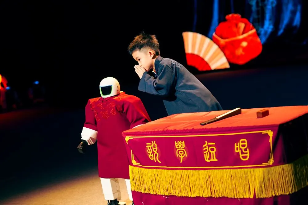 Lumos Robotics Stages the World's First Humanoid Robot Theater in Shenzhen paragraph media